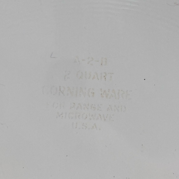 Vintage Corning Ware; 2 Quarts Square Baking Dish, No Lid - Picture 9 of 10